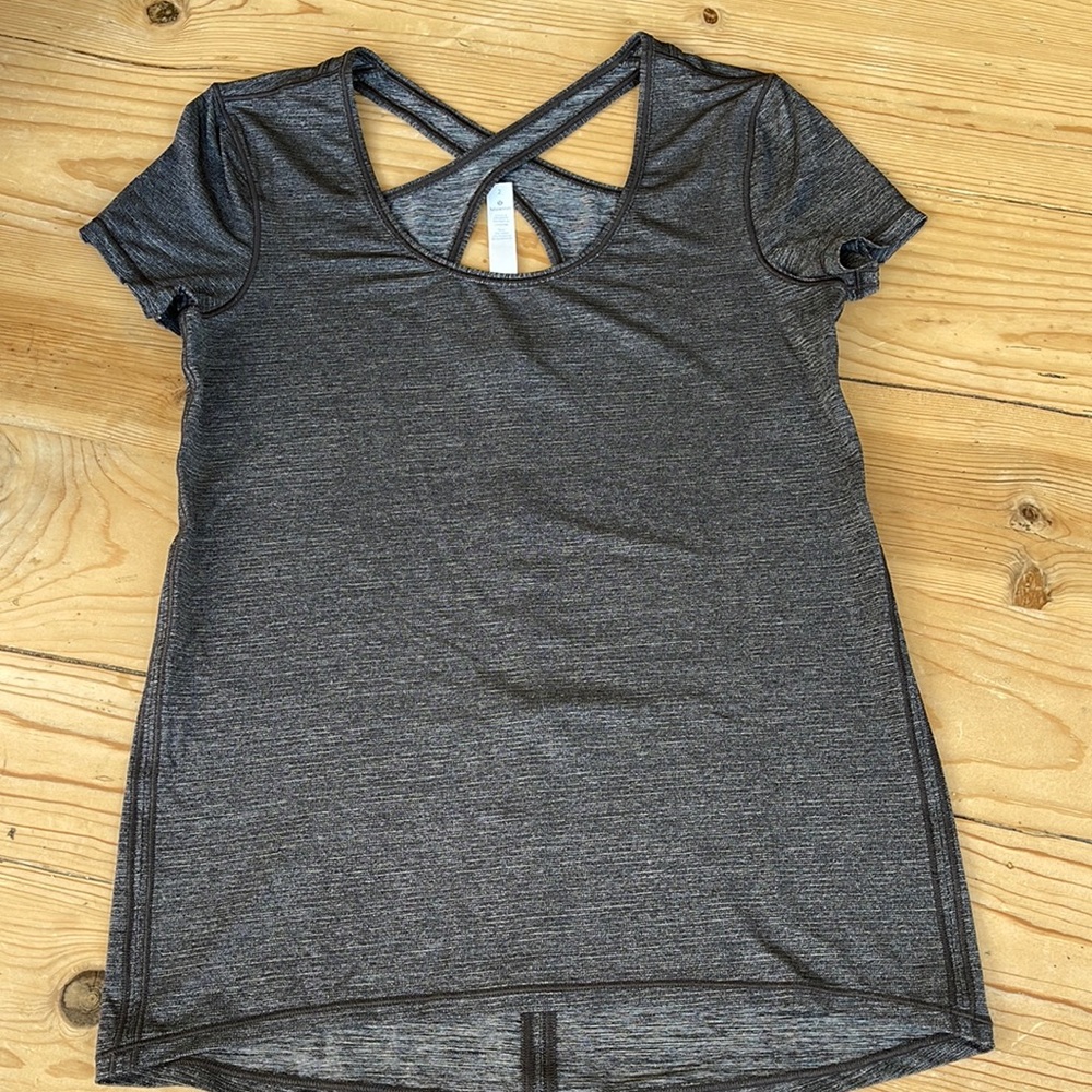 Lululemon s/s criss cross back top NWOT